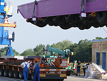 Beladung eines Schwerguttransporters